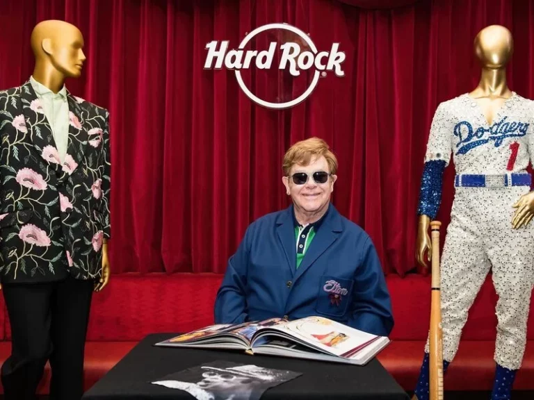 Elton John genießt einen süßen 76. Geburtstag im Kreise seiner geliebten Familie