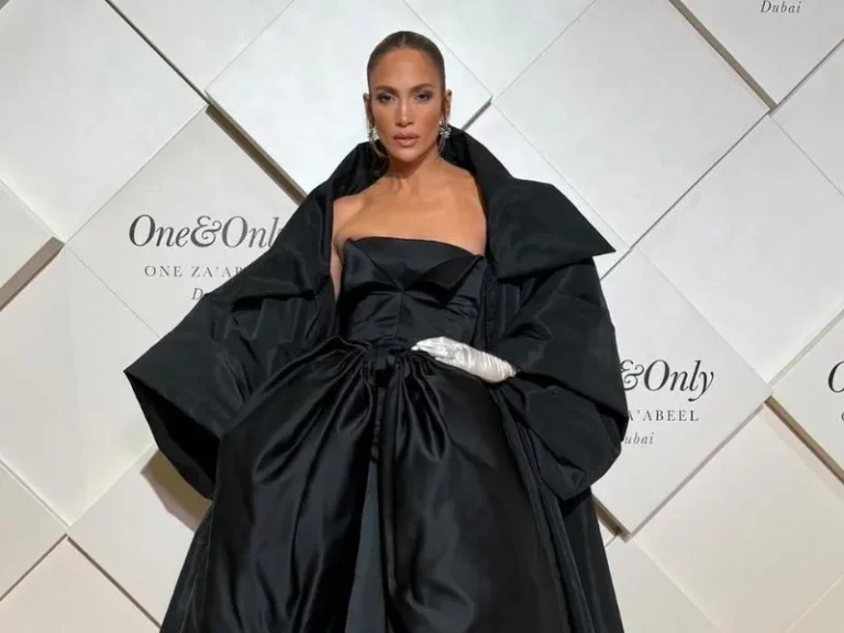 53 und fabelhaft: Jennifer Lopez entblößt sich beim Fotoshooting zum Geburtstag